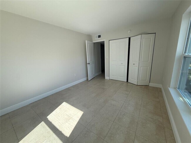 Building Photo - 14120 Palm St