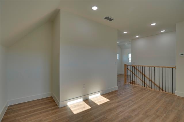 Building Photo - 302 Red Bird Ln