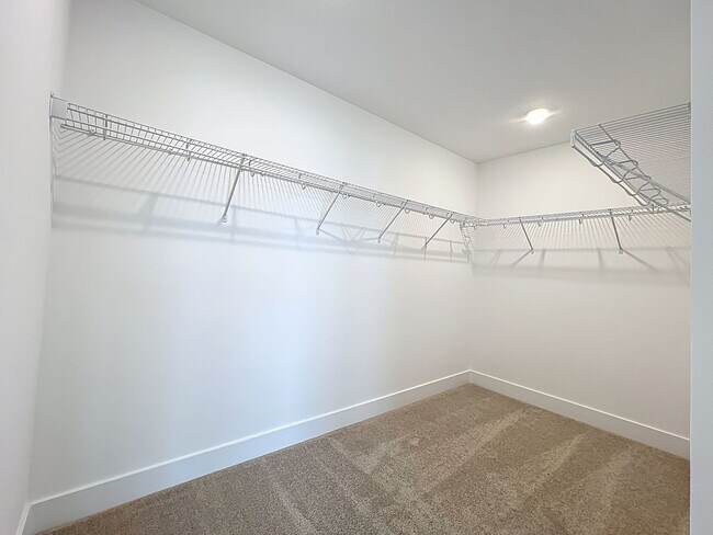 Building Photo - 15465 Hamlin Pk Dr