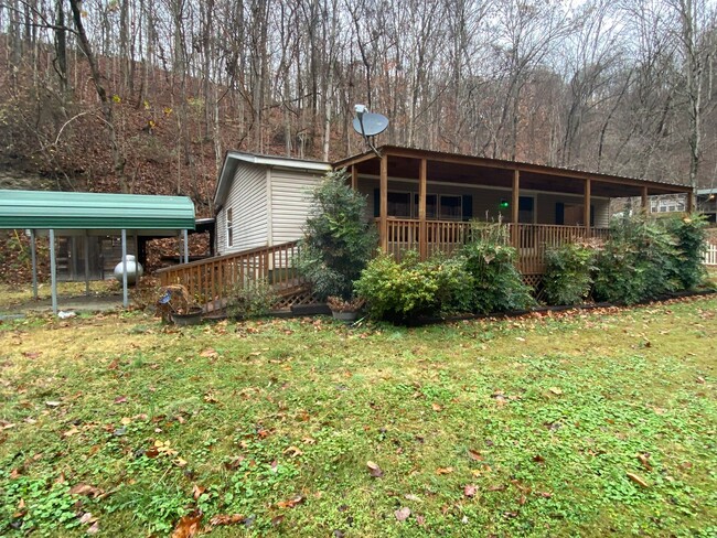 Primary Photo - Charming 3 Bedroom Home on 2 Acres in Good...