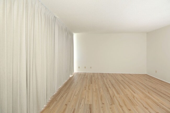 Building Photo - Diamond Head Vista...Breathtaking views, high floor, A/C, open lanai