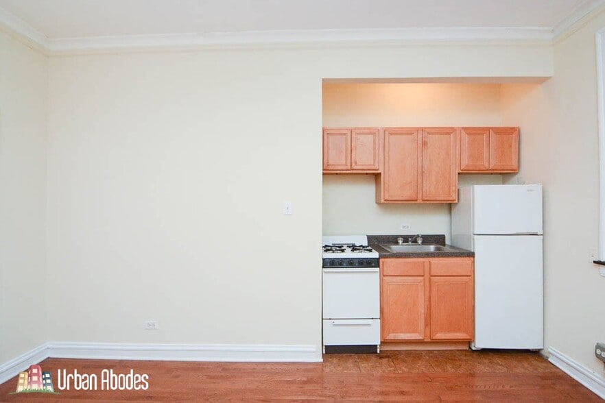 Building Photo - 4552 N Damen Ave