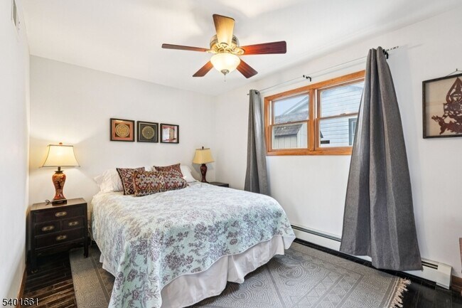 Building Photo - 197 Point Breeze Dr