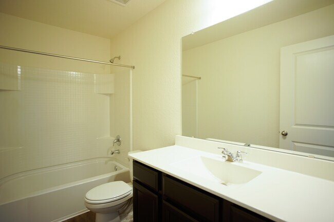 Building Photo - 12633 Henry Clay Dr