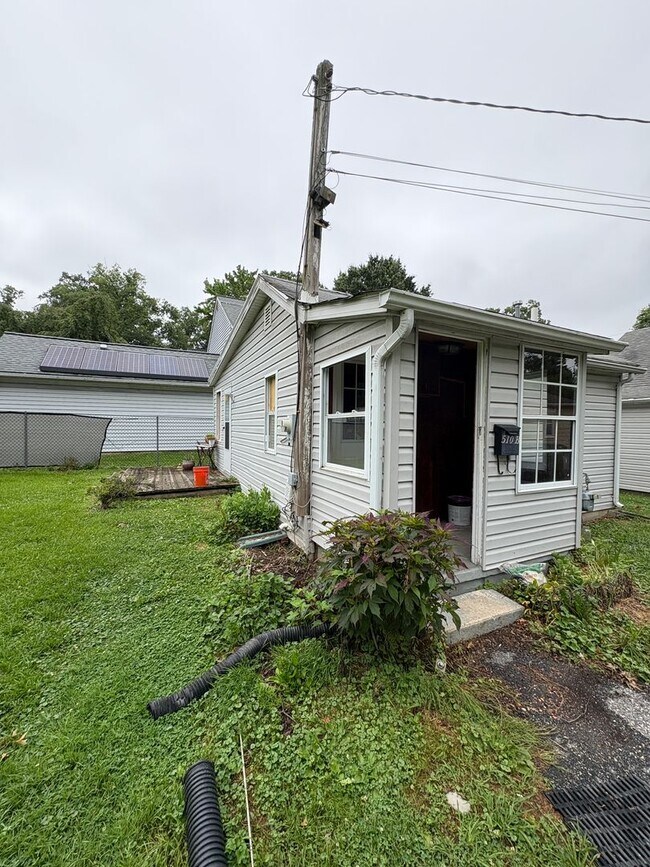 Building Photo - Updated 1-Bedroom Apartment – Move-In Ready!