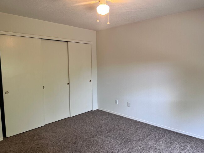 Building Photo - Nice 3 Br, 2 Ba, 2 CG, near Alameda and Louisiana