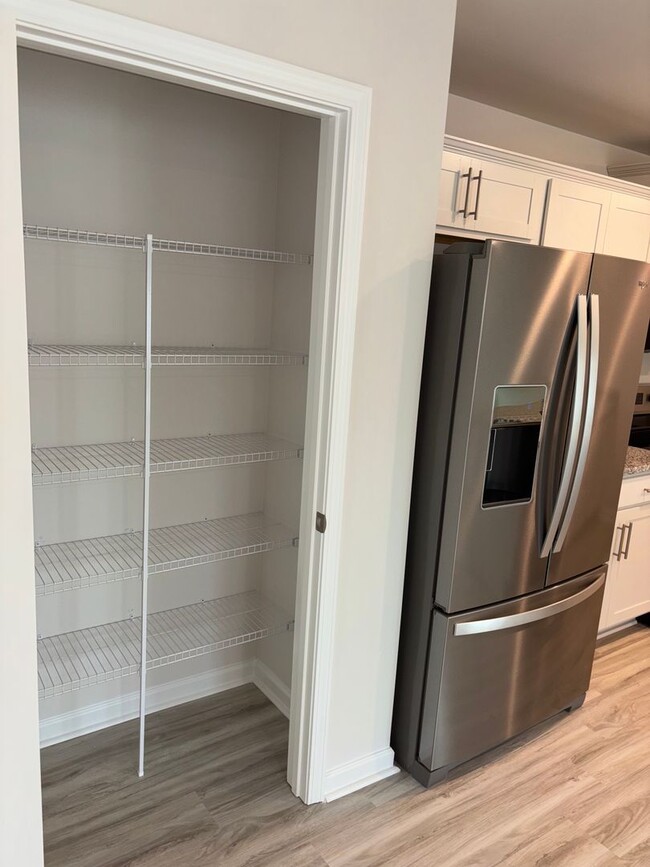 Building Photo - Brand New End-Unit Townhome in Charlotte!