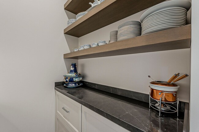 Building Photo - Luxury Home ready for January Move-in