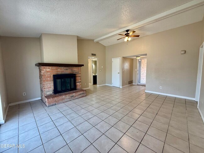 Building Photo - 7113 El Cajon Dr