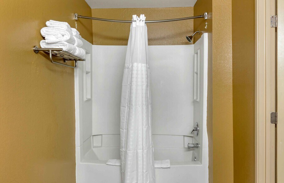 Building Photo - Furnished Studio-Greensboro - Wendover Ave. - Big Tree Way