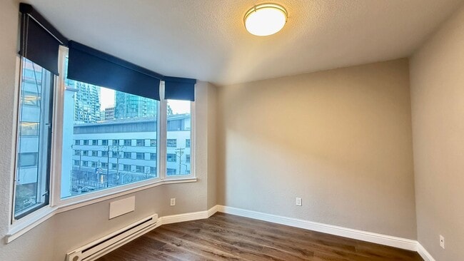 Building Photo - Bright 1BR/1BA w/ City Views, Amenities and just Steps to Embarcadero -AMSI