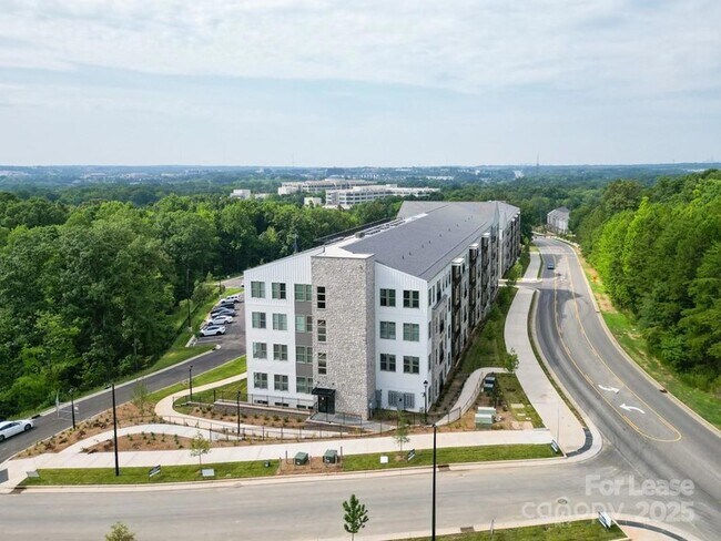 Building Photo - 9132 Senator Royall Dr