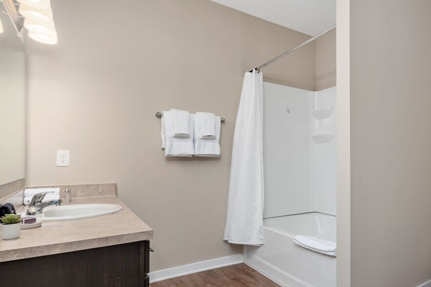 Building Photo - 5761 Fenimore Trail Dr W