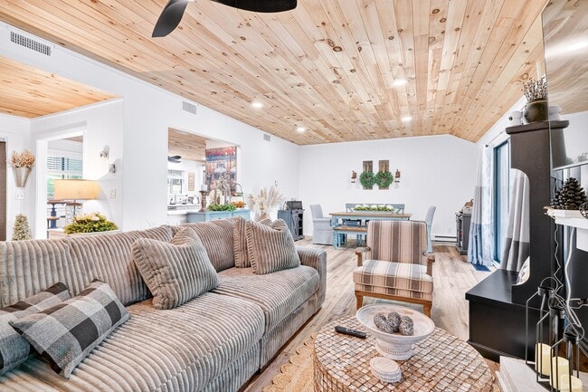 Building Photo - 401 Heritage Vlg