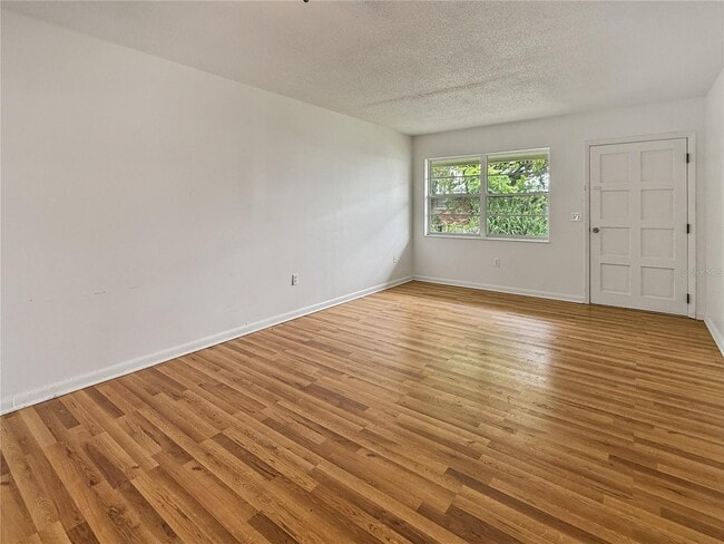 Building Photo - 1410 N Tropical Ave