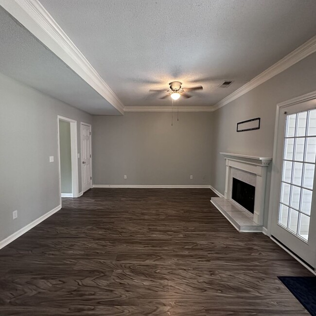 Building Photo - 2 bed, 2.5 bath townhome, all appliances i...