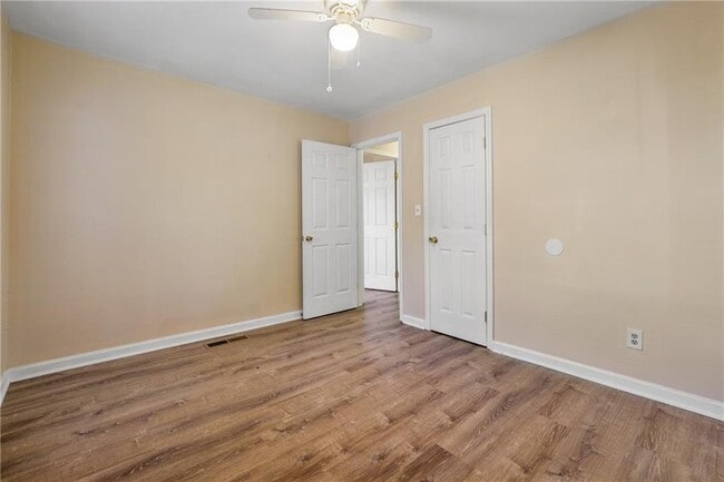 Building Photo - 3237 Gifford St