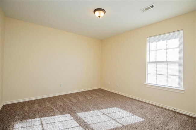 Building Photo - 541 Tamarron Dr