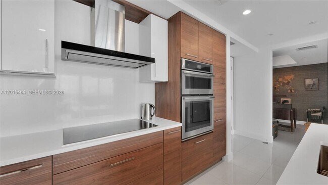 Building Photo - 100 E Las Olas Blvd