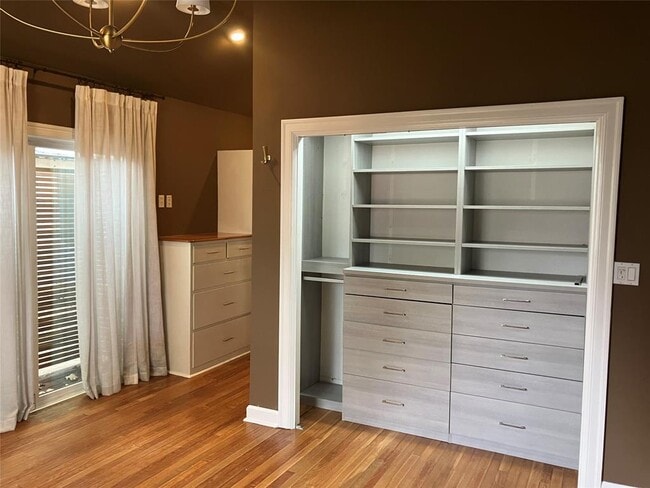 Building Photo - 1916 W 39th St