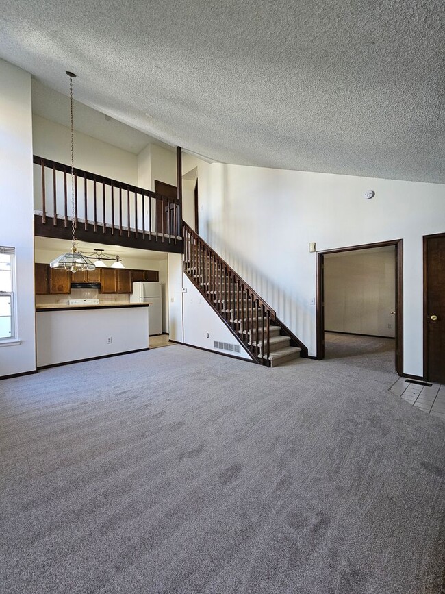 Building Photo - End Unit Condo with Private Patio