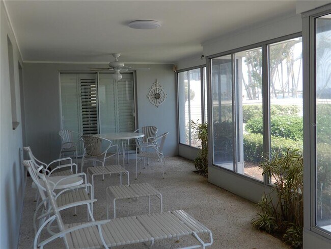 Building Photo - 337 1st St W