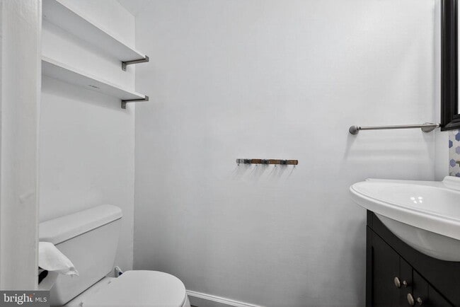 Building Photo - 680 Azalea Dr