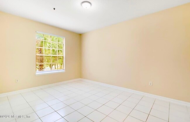 Building Photo - 10550 Baymeadows Rd