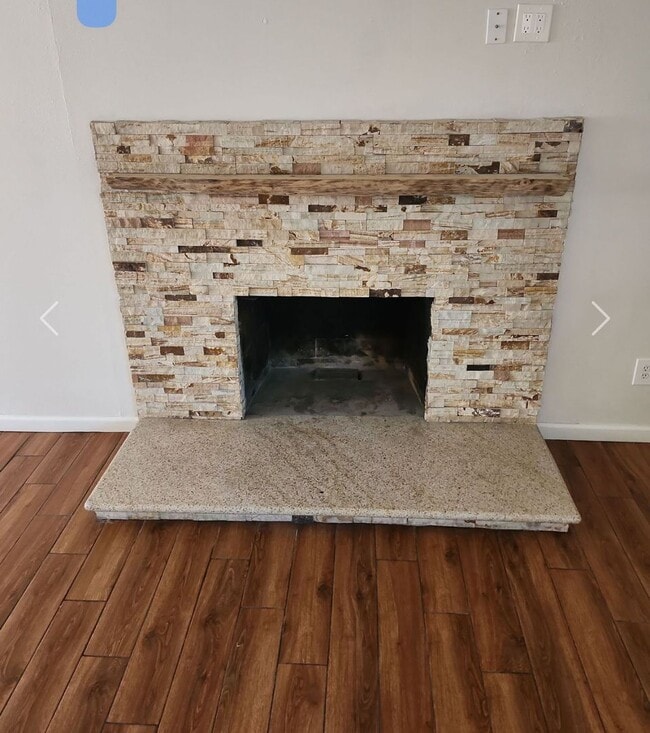 Building Photo - Centrally located condo