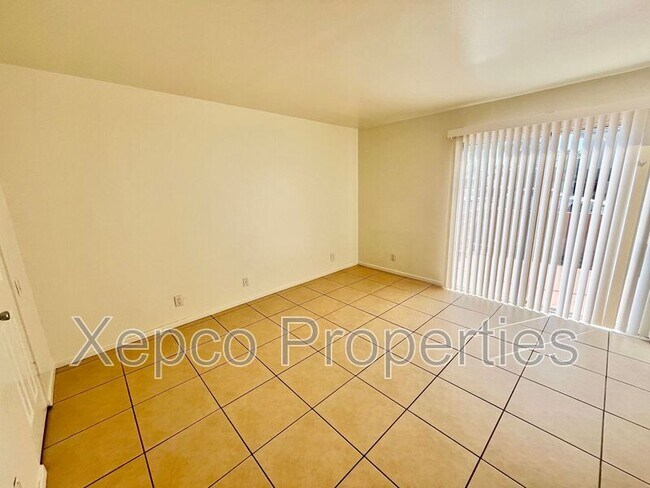 Building Photo - 585 E Cottonwood Rd