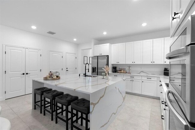 Building Photo - 4911 Shady Pnes Dr