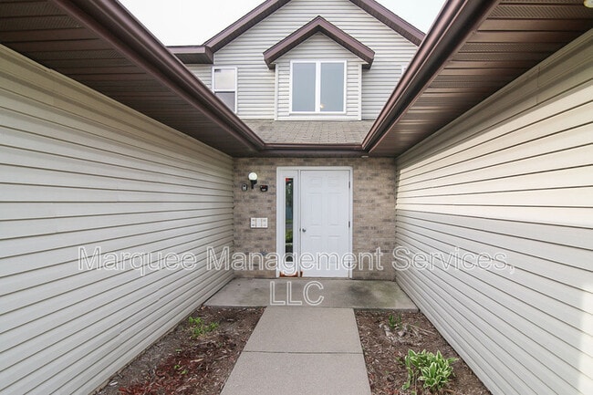 Building Photo - 118 Talon Pl