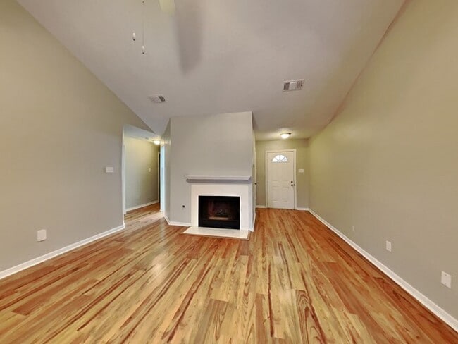 Building Photo - 2419 Sherwood Hollow Ln