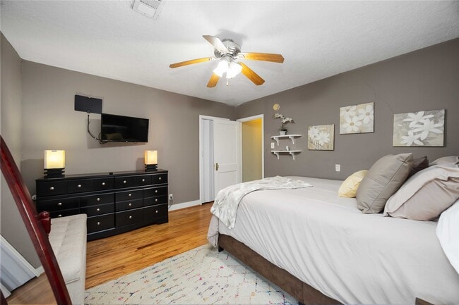 Building Photo - 2104 Winbern St