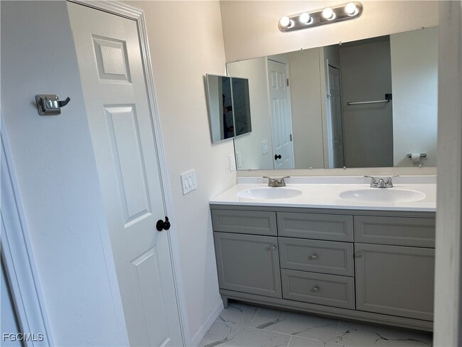 Building Photo - 1007 NW 8th Terrace