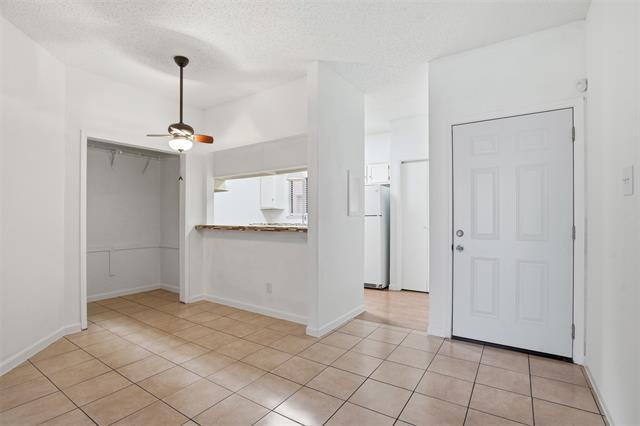 Building Photo - 5550 Spring Valley Rd