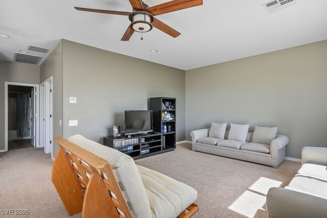 Building Photo - 2589 Chateau Clermont St