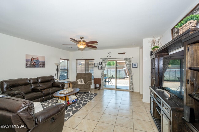 Building Photo - 9017 W Rolling Springs Dr