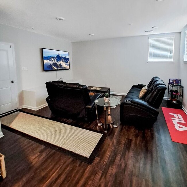 Building Photo - Gorgeous 3-Level End Unit Townhome, 3 Bedr...