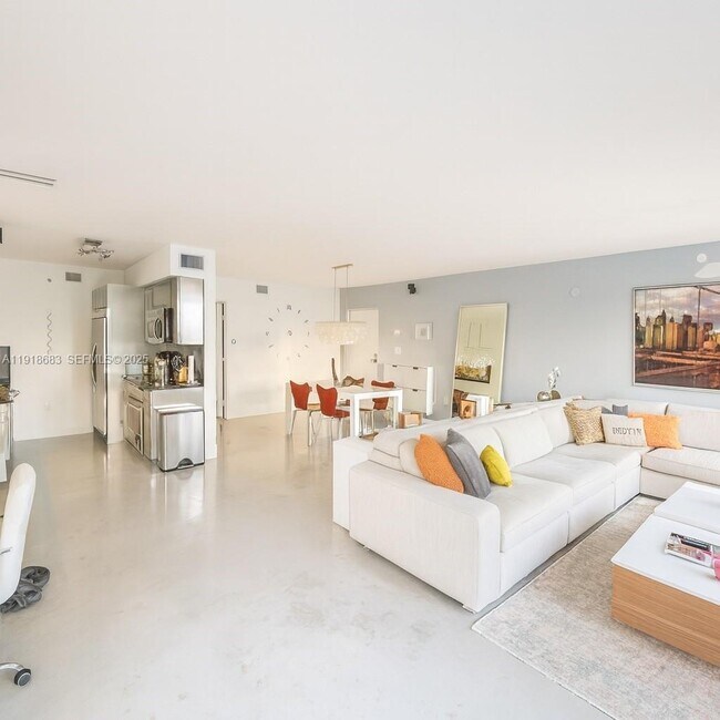 Primary Photo - 1701 Sunset Harbour Dr