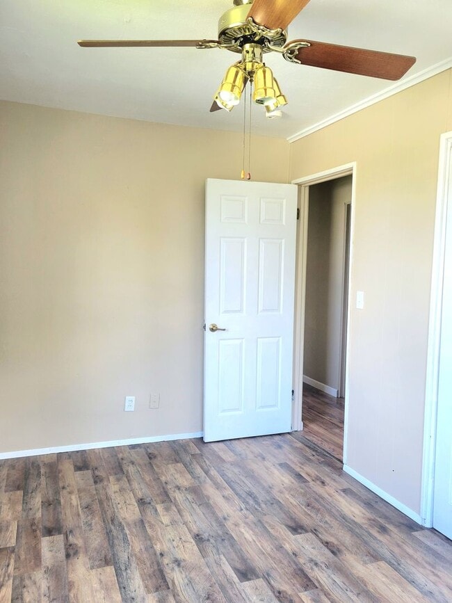 Building Photo - Updated Throughout and Move in ready!!!