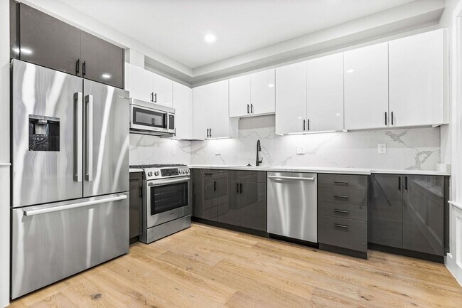 Building Photo - 300 Somerville Ave