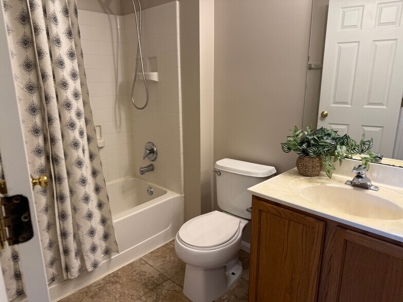 Building Photo - 140 Eastridge Cir