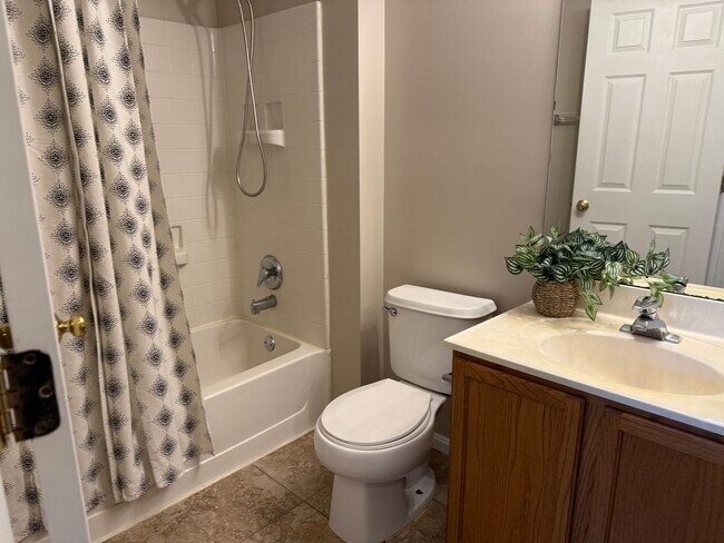 Building Photo - 140 Eastridge Cir