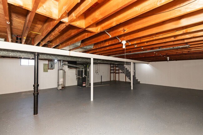 Building Photo - Amazing 3 Bedroom 1.5 Bathroom Home