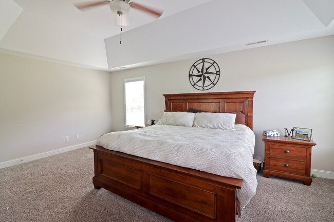Building Photo - "Spacious 4-Bedroom Gem with 3.5 Baths and...