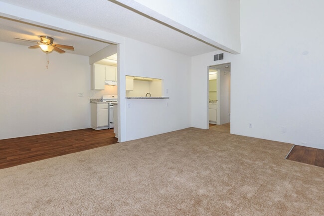 Building Photo - Carlyle Square Apartment Homes