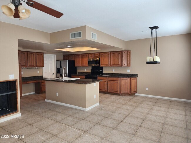 Building Photo - 6435 E Redmont Dr