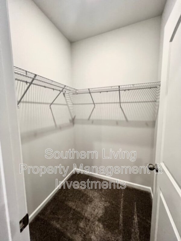 Building Photo - 6985 Waterstone Dr