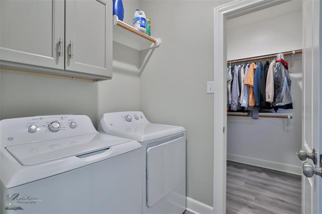 Building Photo - 5433 Fallbrook Dr